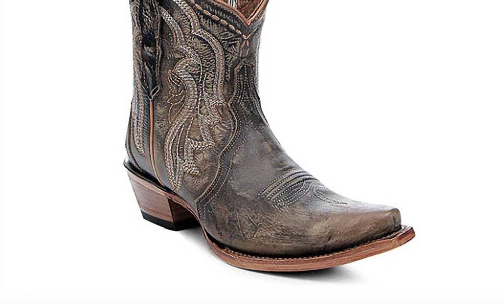 NEW CORRAL women's embroidered snip-toe cowgirl short boot in chocolate